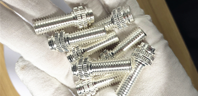ຕິດຕໍ່ screws ກັບລາຍຊື່ຜູ້ຕິດຕໍ່
